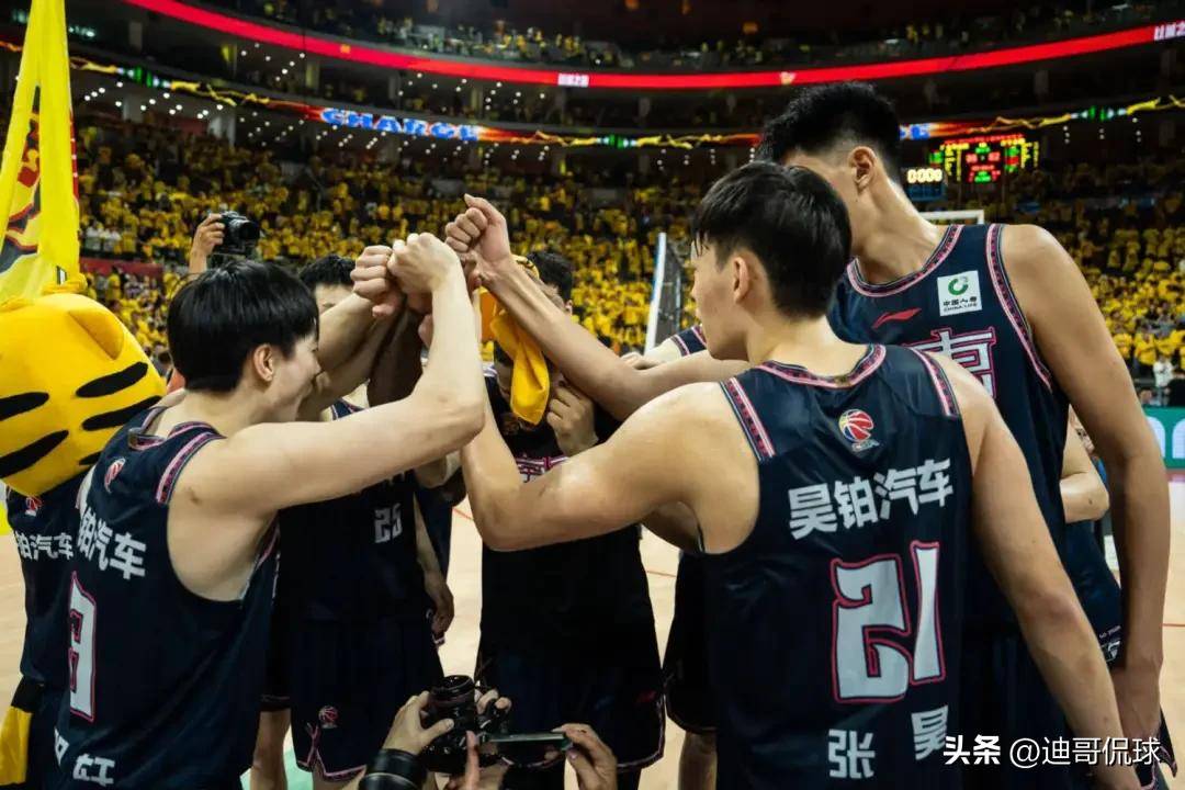 关于广州队训练开放日,国际比赛日单刀错失引欢呼,CBA常规赛在即,身体对抗强度拉满的信息 关于广州队训练开放日,国际比赛日单刀错失引欢呼,CBA常规赛在即,身体对抗强度拉满的信息