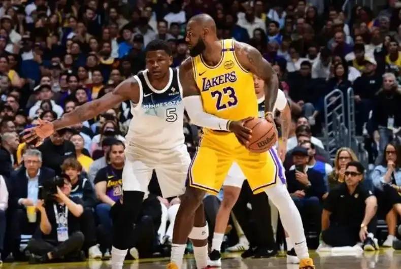 包含全明星赛国际比赛日再迎强敌，洛杉矶湖人强势反弹，主帅态度：震撼外界，临场指挥获称赞的词条